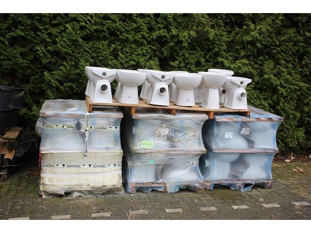 Partij toiletten 48stuks nieuw - afbeelding 1 van  1