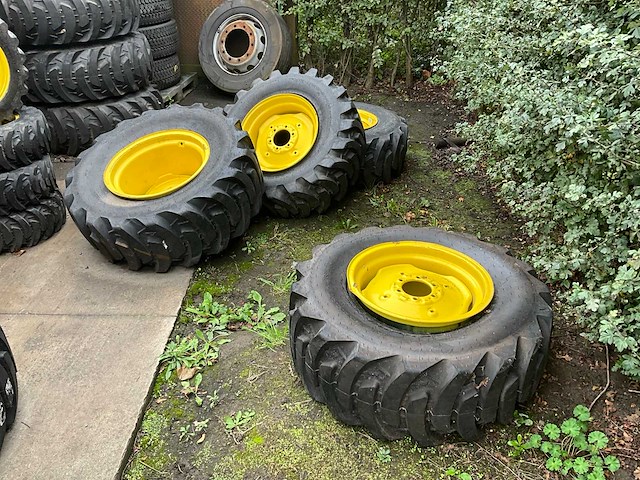 Partij tractorbanden - afbeelding 2 van  19