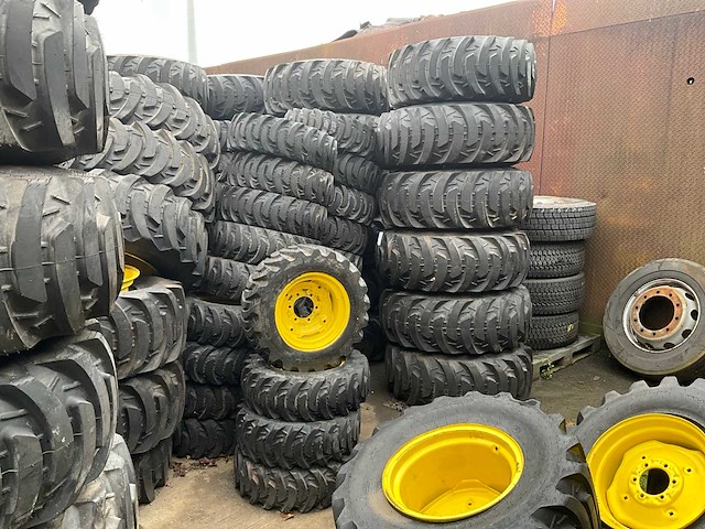 Partij tractorbanden - afbeelding 3 van  19