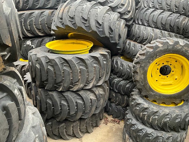 Partij tractorbanden - afbeelding 4 van  19
