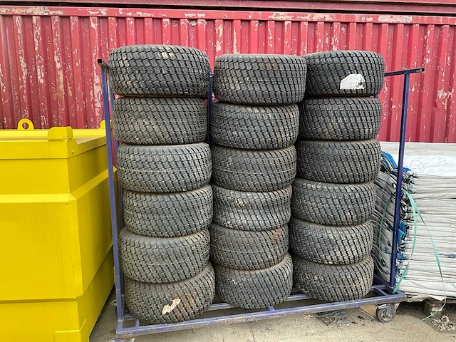 Partij tractorbanden - afbeelding 9 van  19