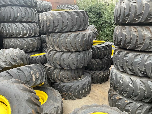 Partij tractorbanden - afbeelding 14 van  19