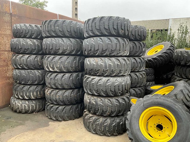 Partij tractorbanden - afbeelding 15 van  19