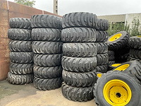 Partij tractorbanden - afbeelding 15 van  19