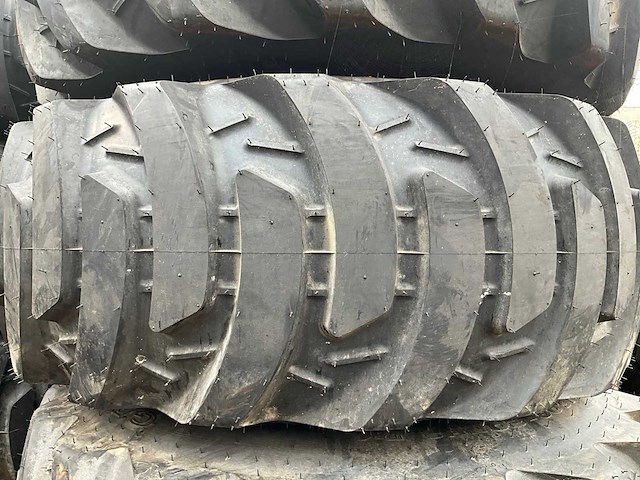 Partij tractorbanden - afbeelding 16 van  19