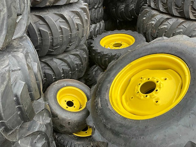 Partij tractorbanden - afbeelding 17 van  19