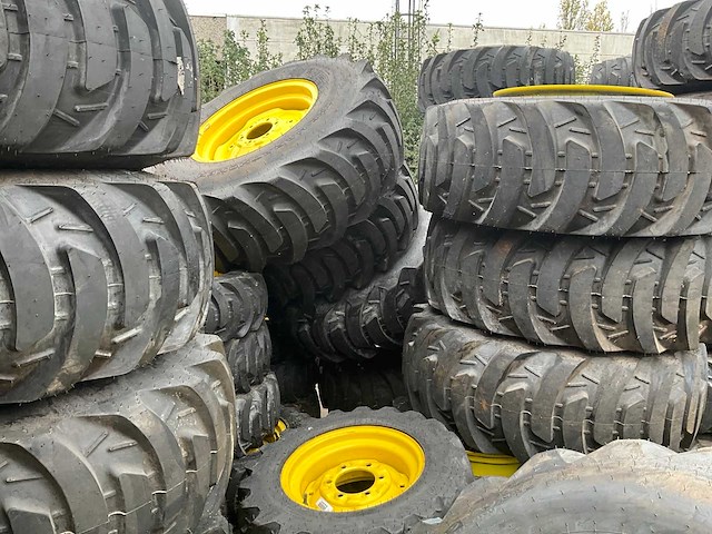 Partij tractorbanden - afbeelding 19 van  19
