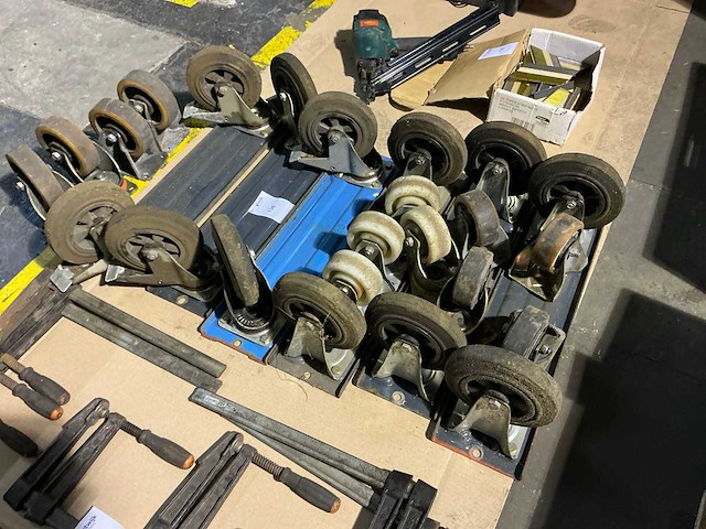 Partij transportwielen (24x) - afbeelding 1 van  2