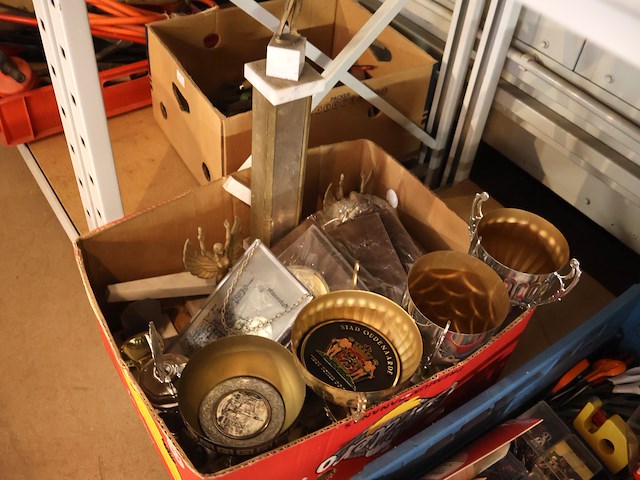 Partij trofeeen en bekers - afbeelding 1 van  5