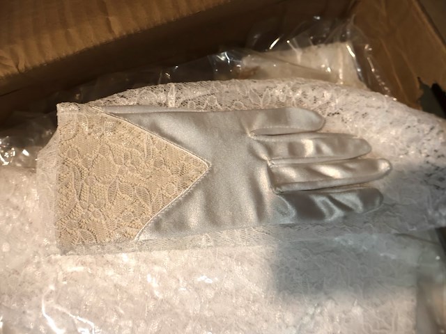 Partij trouwhandschoenen - afbeelding 2 van  4