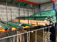 Partij tuinpalen en toebehoren - afbeelding 1 van  12