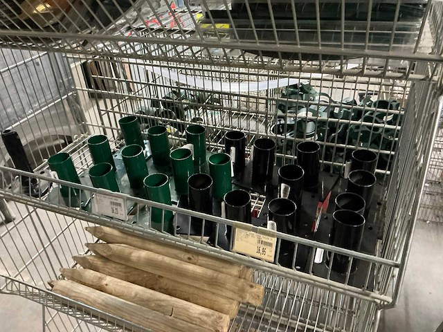 Partij tuinpalen en toebehoren - afbeelding 9 van  12