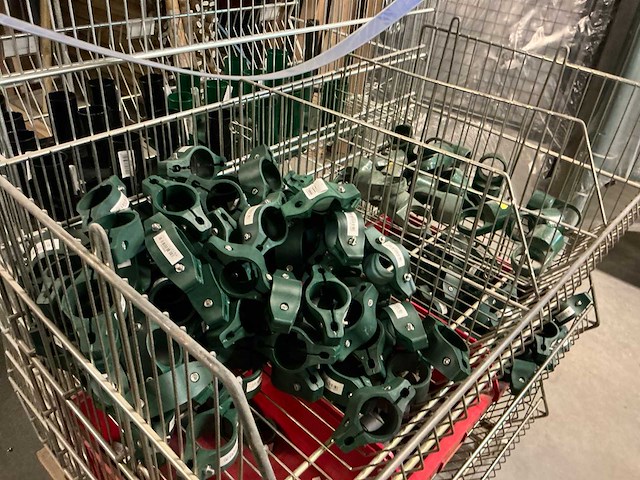 Partij tuinpalen en toebehoren - afbeelding 10 van  12