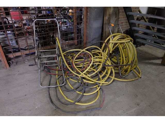 Partij tuinslang + houder - afbeelding 1 van  2