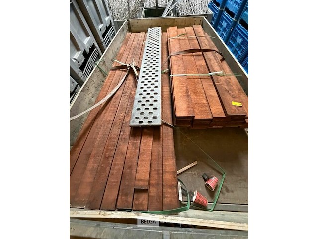 Partij uitheems hout - afbeelding 2 van  2