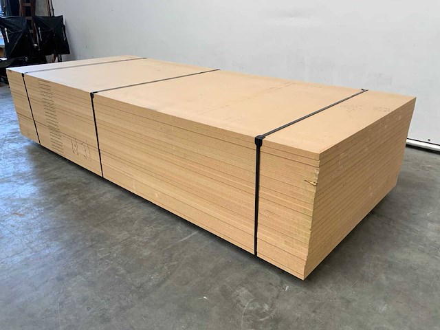 Partij unilin mdf-platen 3050x1300x18mm 22 stuks nieuw - afbeelding 1 van  1