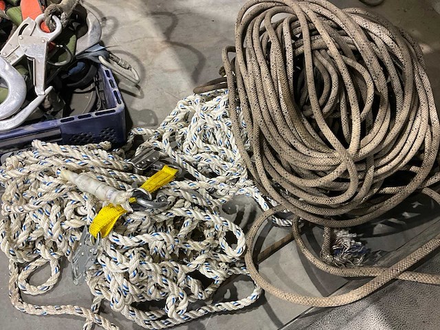 Partij valbeveiliging en klimtouwen - afbeelding 2 van  10