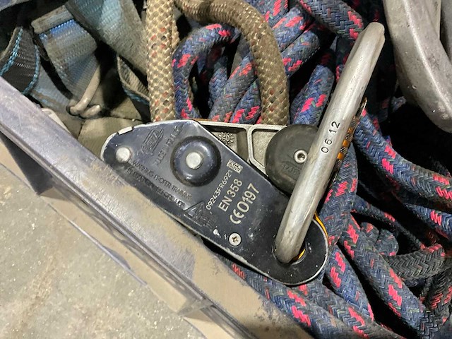 Partij valbeveiliging en klimtouwen - afbeelding 4 van  10