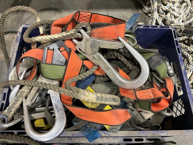Partij valbeveiliging en klimtouwen - afbeelding 9 van  10