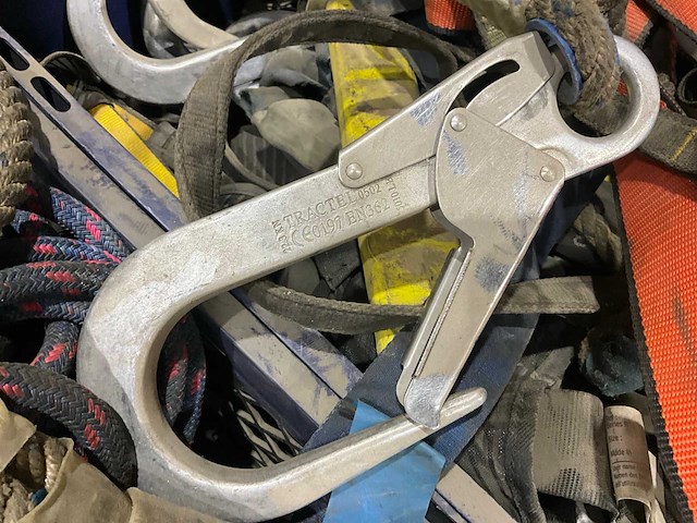 Partij valbeveiliging en klimtouwen - afbeelding 10 van  10