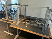 Partij van 20 in hoogte verstelbare bureautafels / werktafels met metalen onderstel - afbeelding 5 van  6