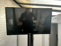 Partij van 3 beeldschermen – philips tv op verrijdbare standaard en 2 monitors - afbeelding 5 van  6