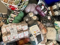 Partij van 378 diverse brei en haakgarens - afbeelding 14 van  24