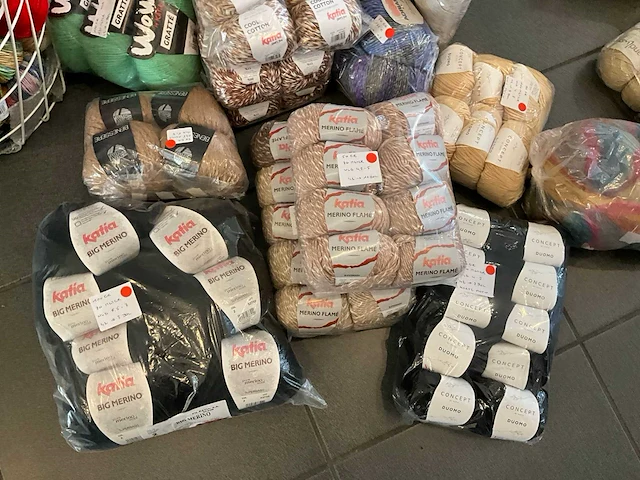 Partij van 378 diverse brei en haakgarens - afbeelding 15 van  24