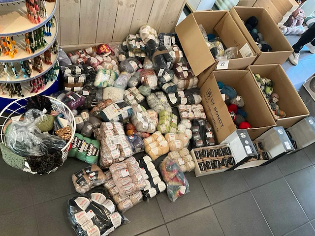 Partij van 378 diverse brei en haakgarens - afbeelding 10 van  24