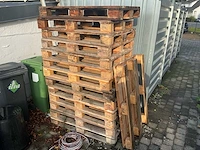 Partij van 55 houten transportpallets – diverse uitvoeringen