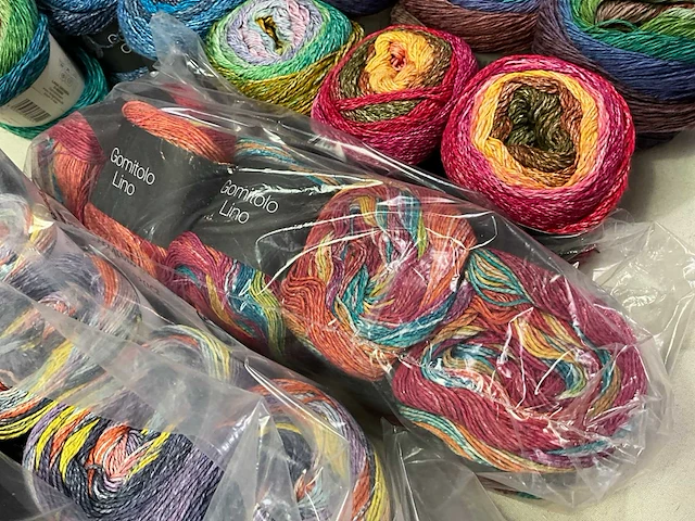 Partij van 600 diverse brei en haakgarens - afbeelding 27 van  34