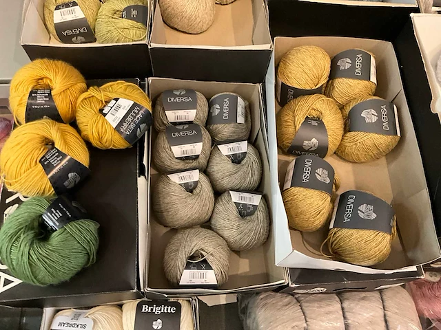 Partij van 600 diverse brei en haakgarens - afbeelding 32 van  34