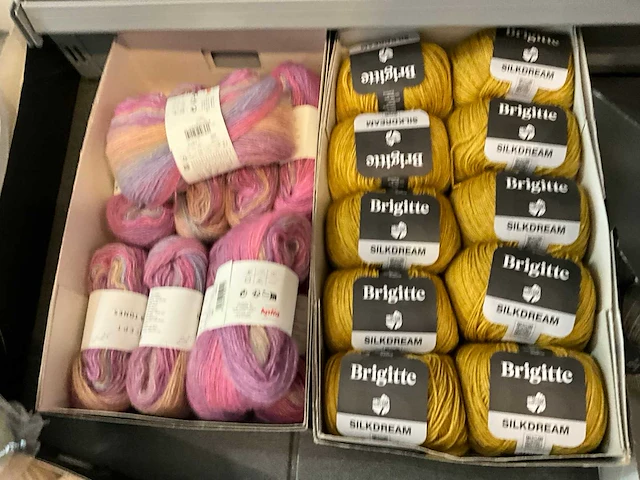 Partij van 600 diverse brei en haakgarens - afbeelding 19 van  34