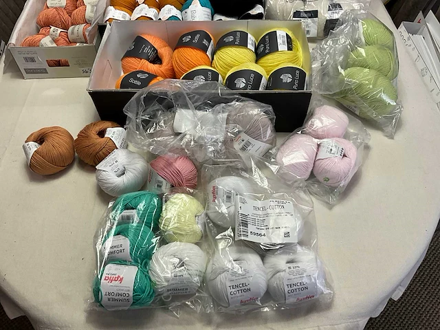 Partij van 600 diverse brei en haakgarens - afbeelding 34 van  34