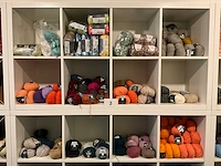 Partij van 707 diverse brei en haakgarens
