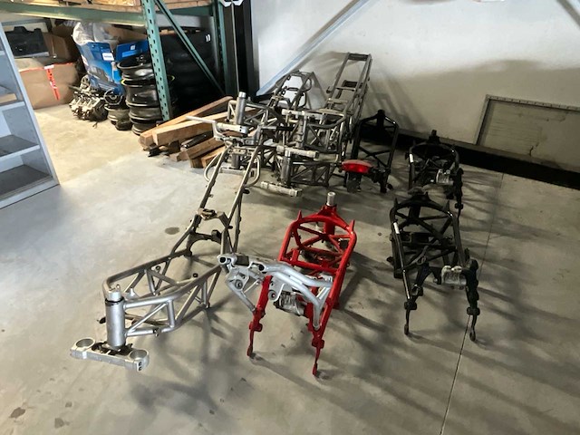 Partij van 9 ducati motorframes met bijhorende documenten/kentekenpapieren - afbeelding 1 van  15