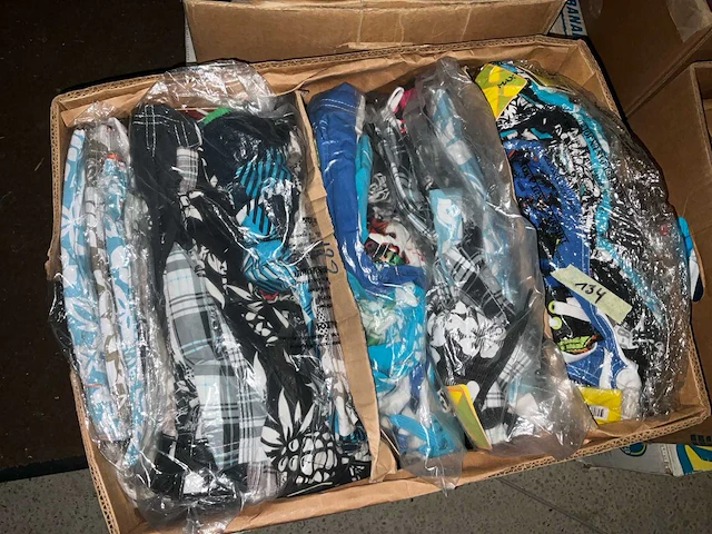 Partij van kinderkledij, badmode voor heren en dames (6435x) - afbeelding 13 van  14