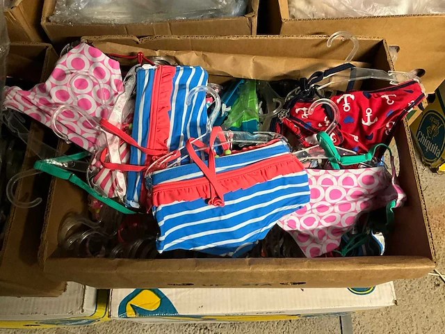Partij van kinderkledij, badmode voor heren en dames (6435x) - afbeelding 11 van  14