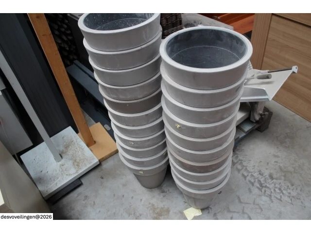 Partij van plastic bloempotten - afbeelding 2 van  3