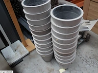 Partij van plastic bloempotten - afbeelding 2 van  3