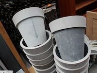 Partij van plastic bloempotten - afbeelding 3 van  3