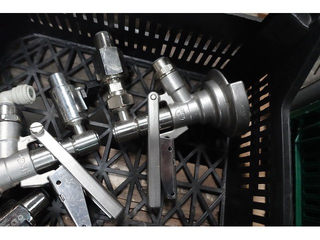 Partij vataansluitingen - afbeelding 4 van  6