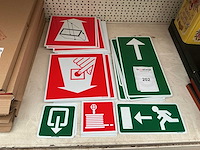 Partij veiligheid en markering pvc bordjes (40x) - afbeelding 1 van  2