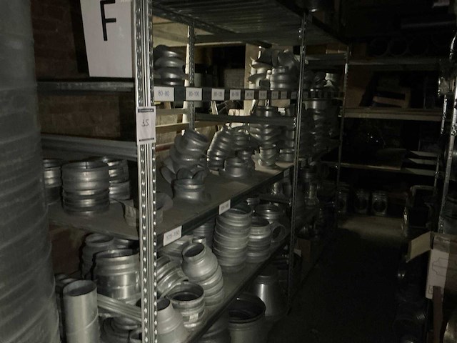 Partij ventilatiekanalen en accessoires - afbeelding 1 van  6