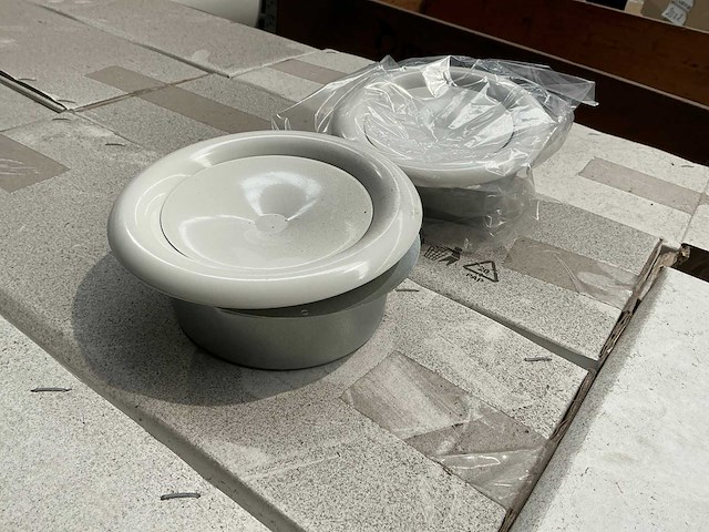 Partij ventilatieventielen - afbeelding 1 van  4