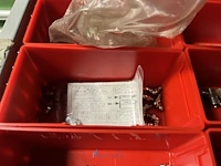 Partij verdeelblokken, koppelingen en industriële slangen - afbeelding 7 van  73