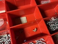 Partij verdeelblokken, koppelingen en industriële slangen - afbeelding 13 van  73