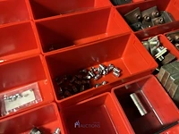 Partij verdeelblokken, koppelingen en industriële slangen - afbeelding 15 van  73