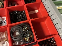 Partij verdeelblokken, koppelingen en industriële slangen - afbeelding 24 van  73