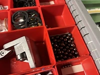 Partij verdeelblokken, koppelingen en industriële slangen - afbeelding 25 van  73